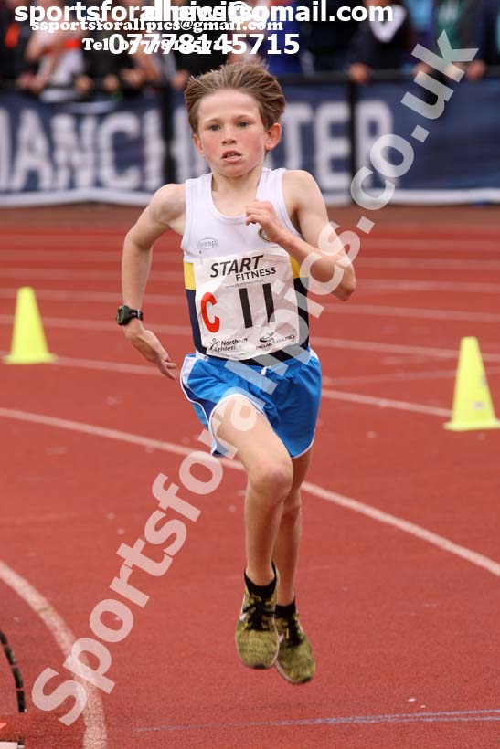 Boys under-13s 3 stage relay, Northern Senior 6 and 4 and Junior Stage Road Relays, SportsCity, Manchester. Photo:  David T. Hewitson/Sports for All Pics